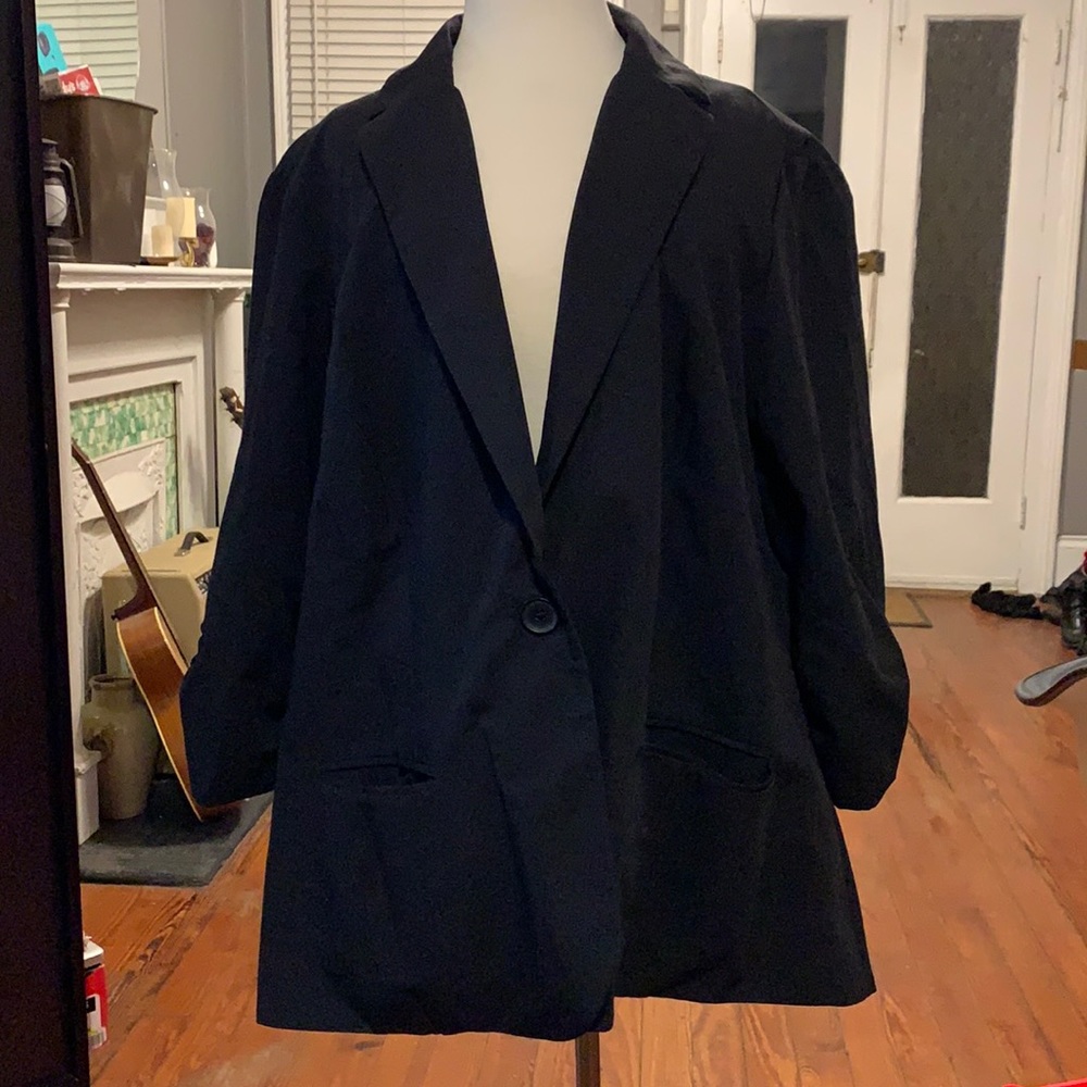 Black Ruched Sleeve Blazer